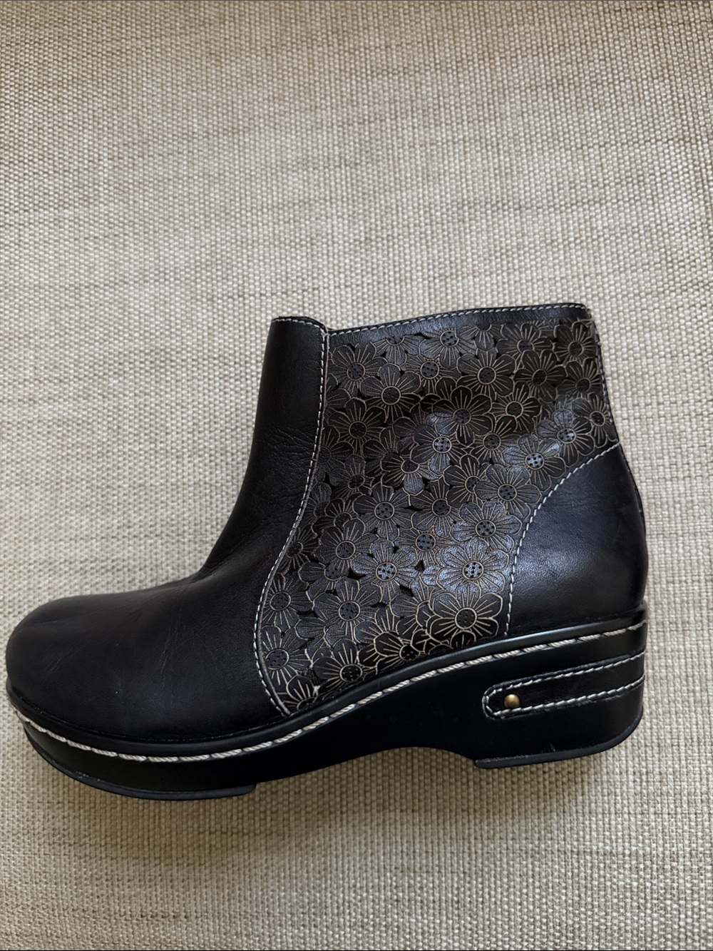 Spring Step L’Artiste Leather Laser Cut Out Floral Embossed Ankle Booties Size35